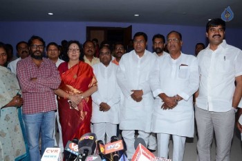 T Congress Leaders Watches Rudramadevi Movie - 14 of 33