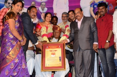 Telugu Cinema World Records Felicitation Press Meet - 33 of 42