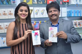 Yamini Bhaskar Launches Cellbay Mobile Store - 1 of 20