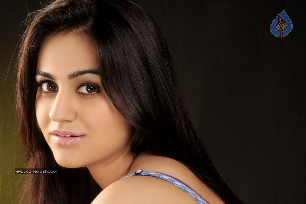 Aksha New Hot Photos - 11 / 11 photos