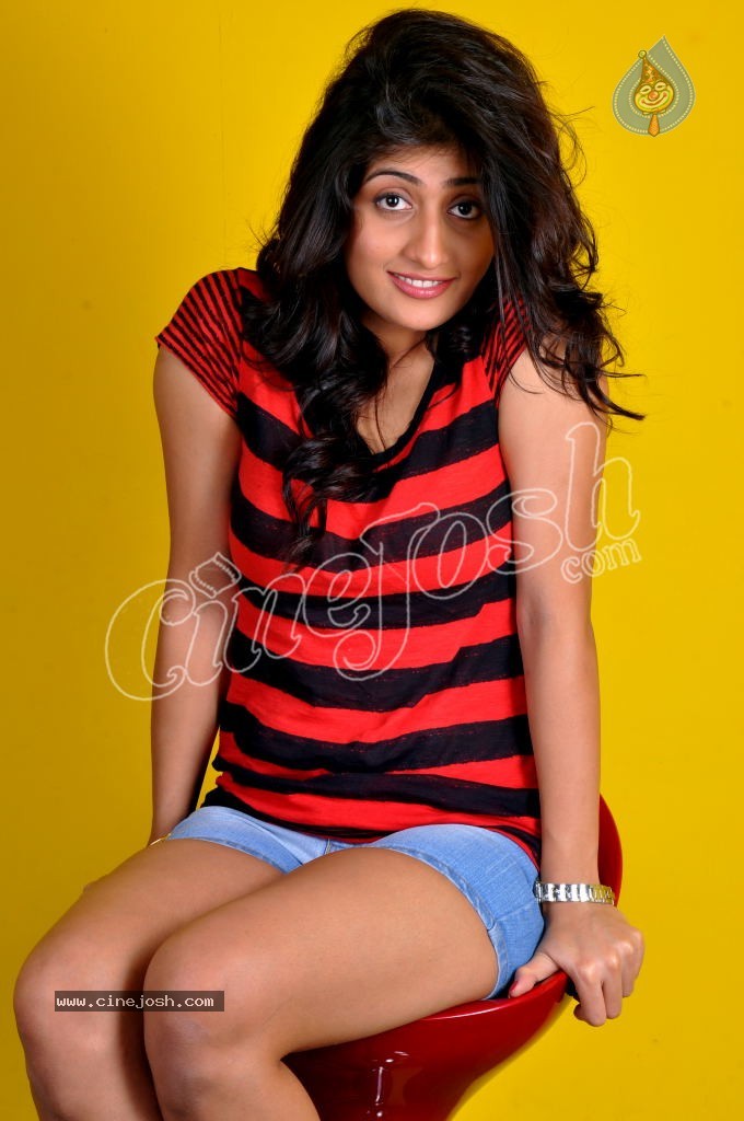 Anisha Singh Hot Stills  - 8 / 40 photos