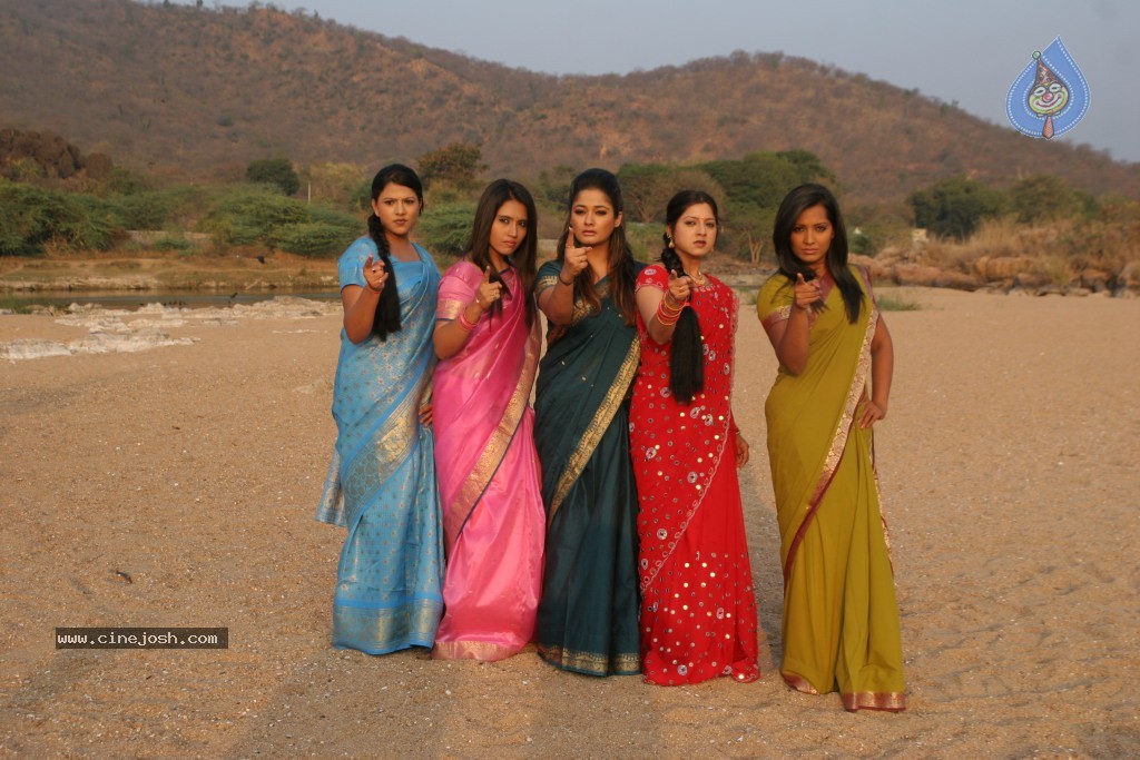 Bhaja Bhajantrilu Movie New Hot Stills - 5 / 181 photos