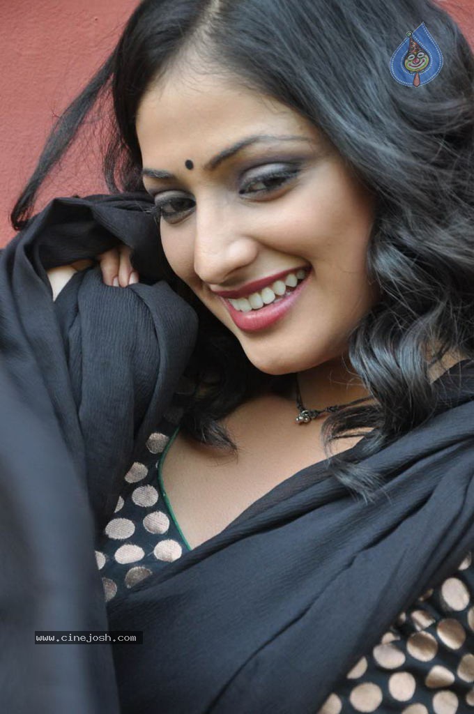 Haripriya stills - 6 / 81 photos