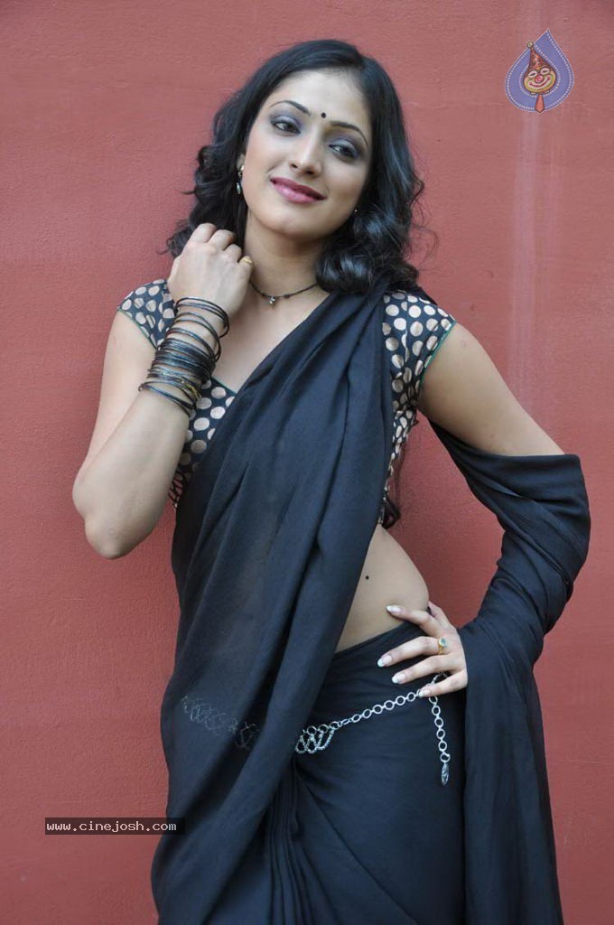 Haripriya stills - 19 / 81 photos