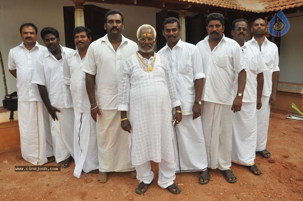 Ivan Yaroo Tamil Movie Hot Stills - 18 / 41 photos