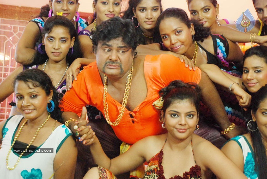 Lollu Dada Parakh Parakh Tamil Movie Spicy Stills - 15 / 35 photos