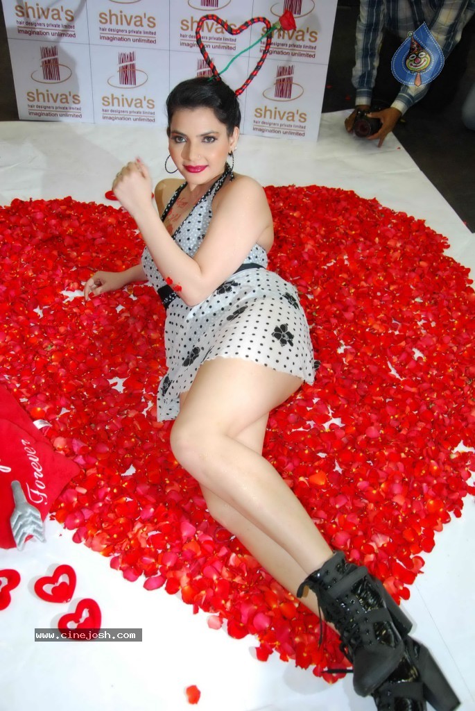 Madhavi Sharma Hot Photos