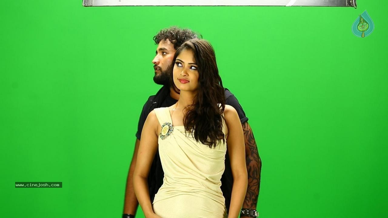 Meera Movie Hot Stills - 7 / 24 photos