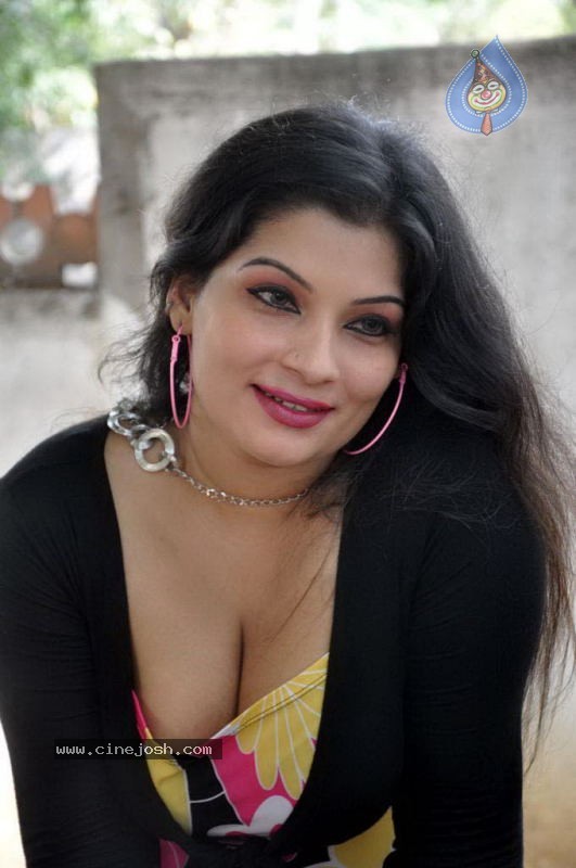 Mumtaz Spicy Stills - 14 / 46 photos