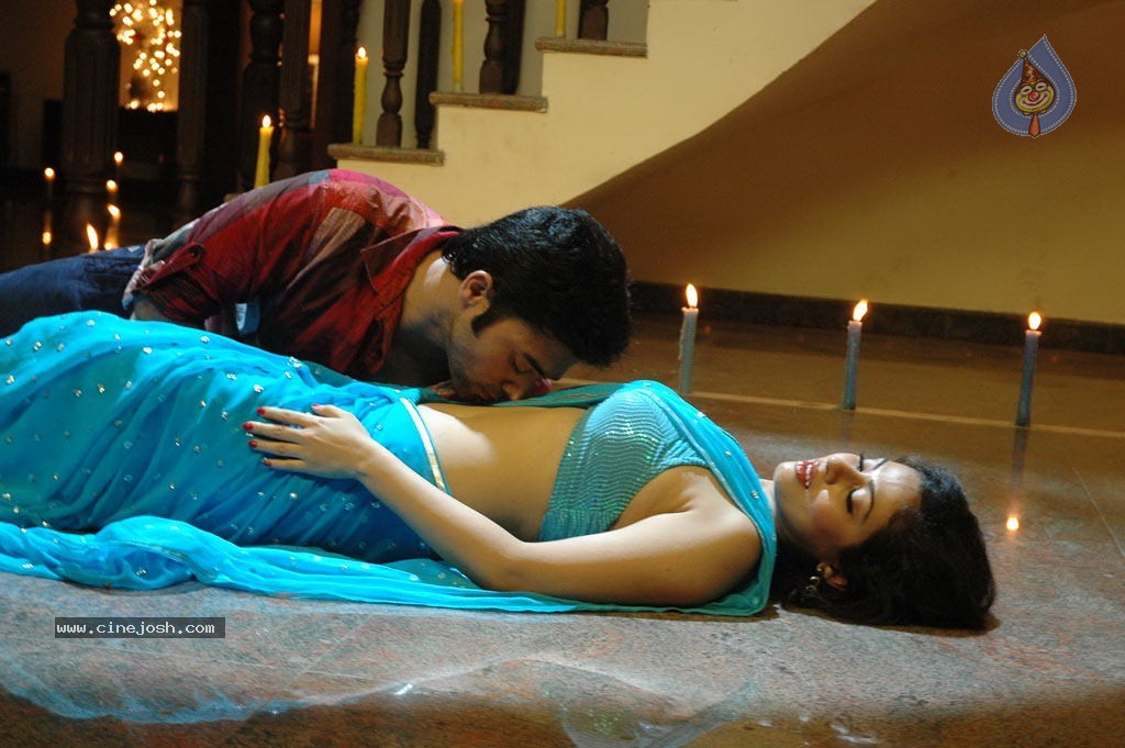 Mythili Tamil Movie Hot Stills - 20 / 65 photos