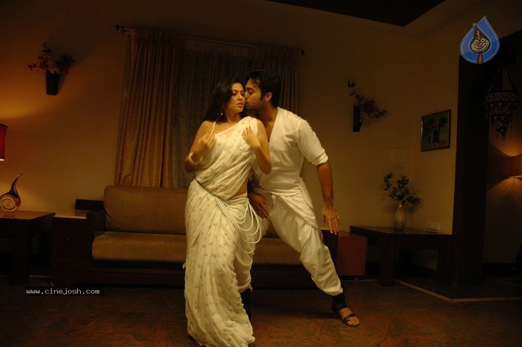 Mythili Tamil Movie Hot Stills - 33 / 65 photos