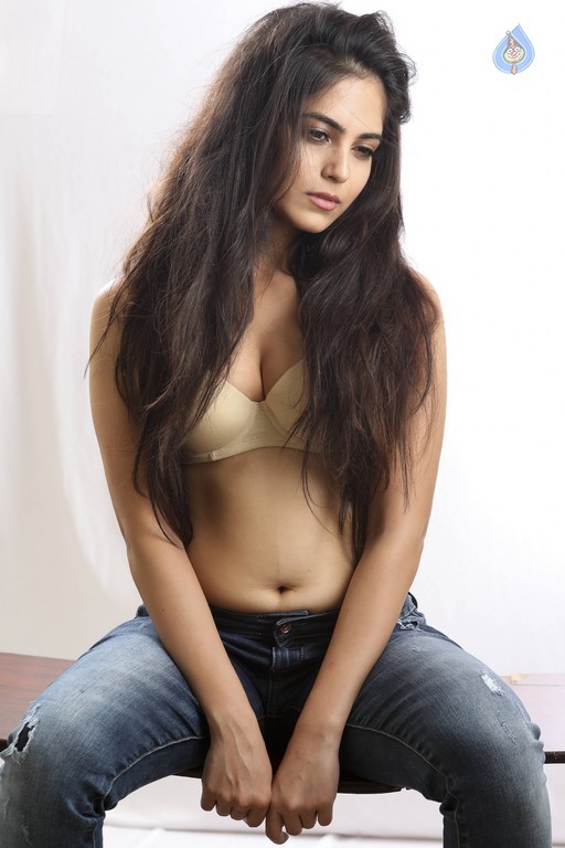 Naina Ganguly Hot Photos - 4 / 19 photos