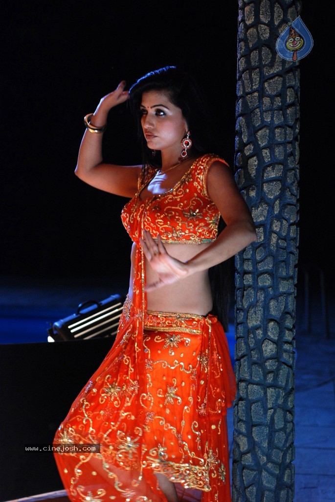 Nalini Kumari Spicy Stills - 28 / 109 photos