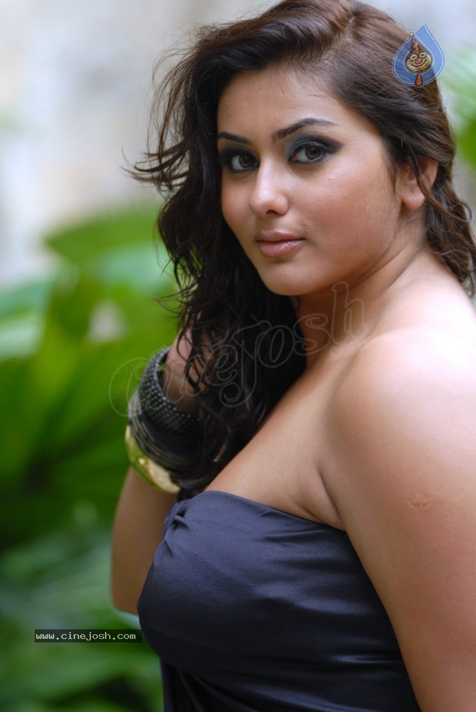 Namitha New Spicy Photos - 20 / 87 photos