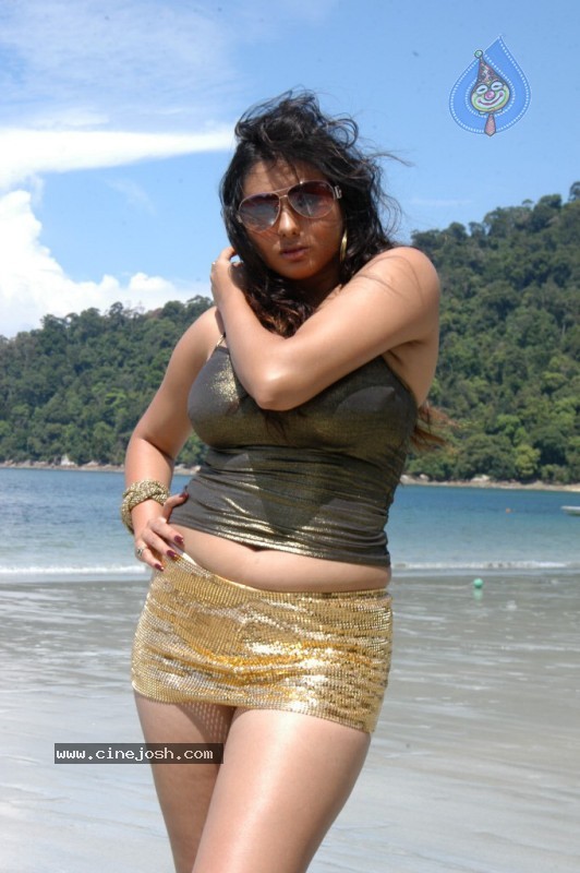 Namitha Spicy Bikini Pics - 70 / 115 photos