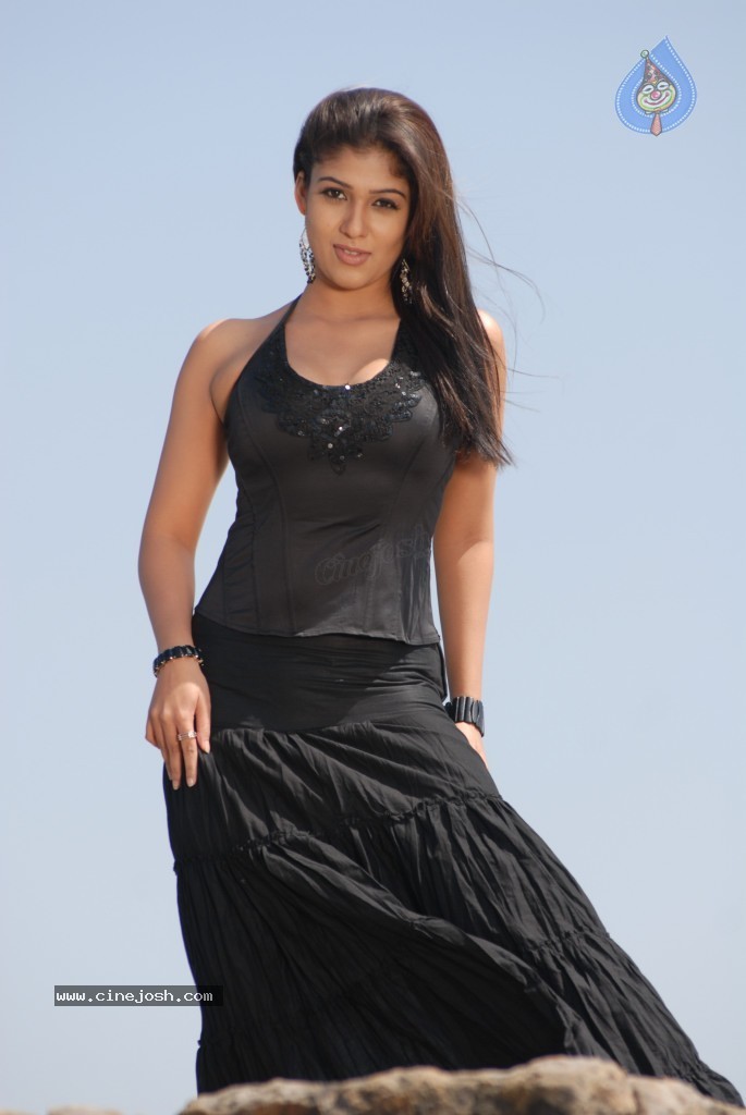 Nayanthara New Hot Stills - 22 / 80 photos