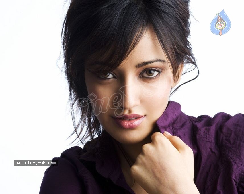 Neha Sharma Hot Photos - 19 / 20 photos