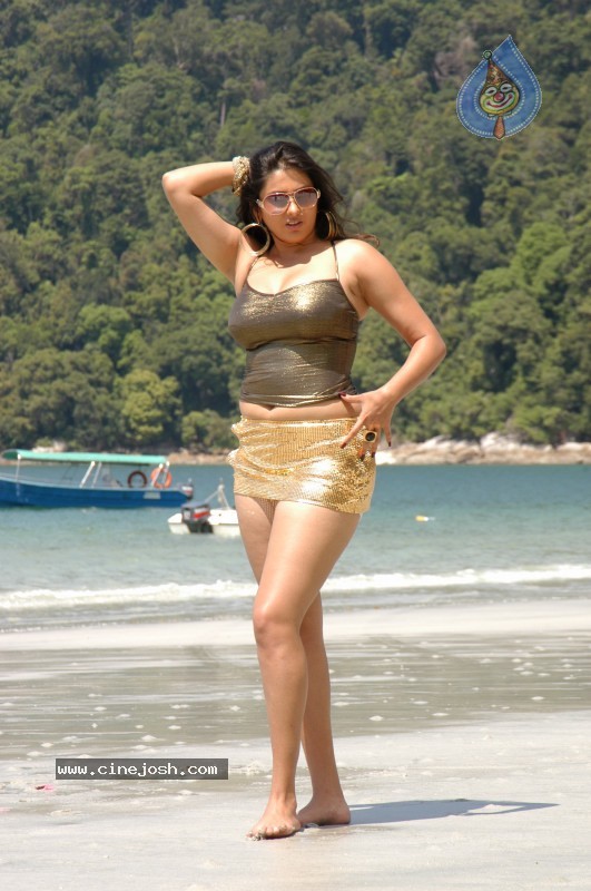 Namitha Hot n Spicy Pics (CineJosh Exclusive) - 4 / 101 photos