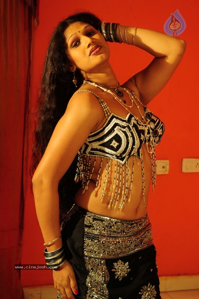 O Aunty Katha Movie Hot Stills - 6 / 26 photos