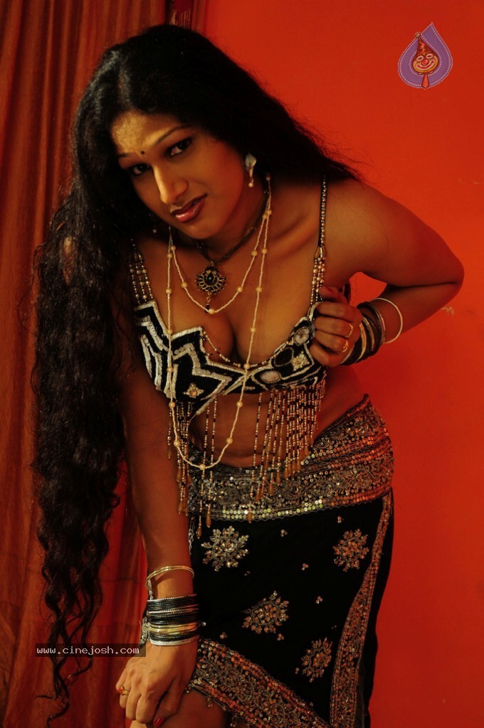 O Aunty Katha Movie Hot Stills - 9 / 26 photos