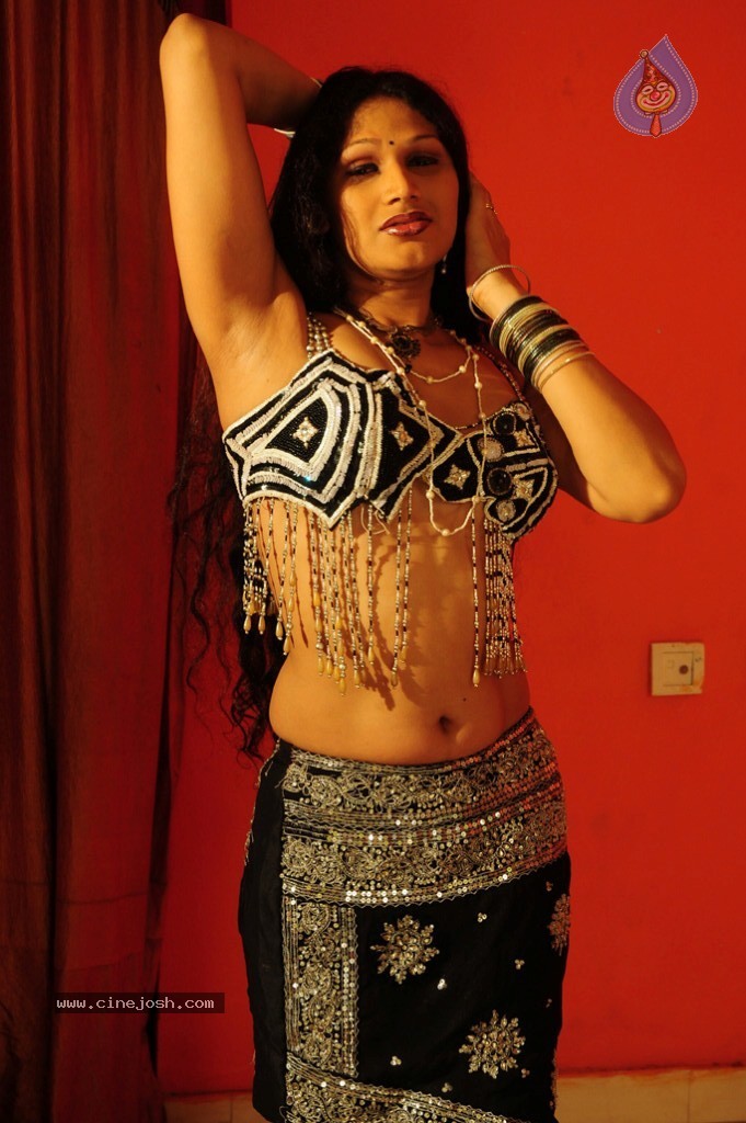 O Aunty Katha Movie Hot Stills - 11 / 26 photos
