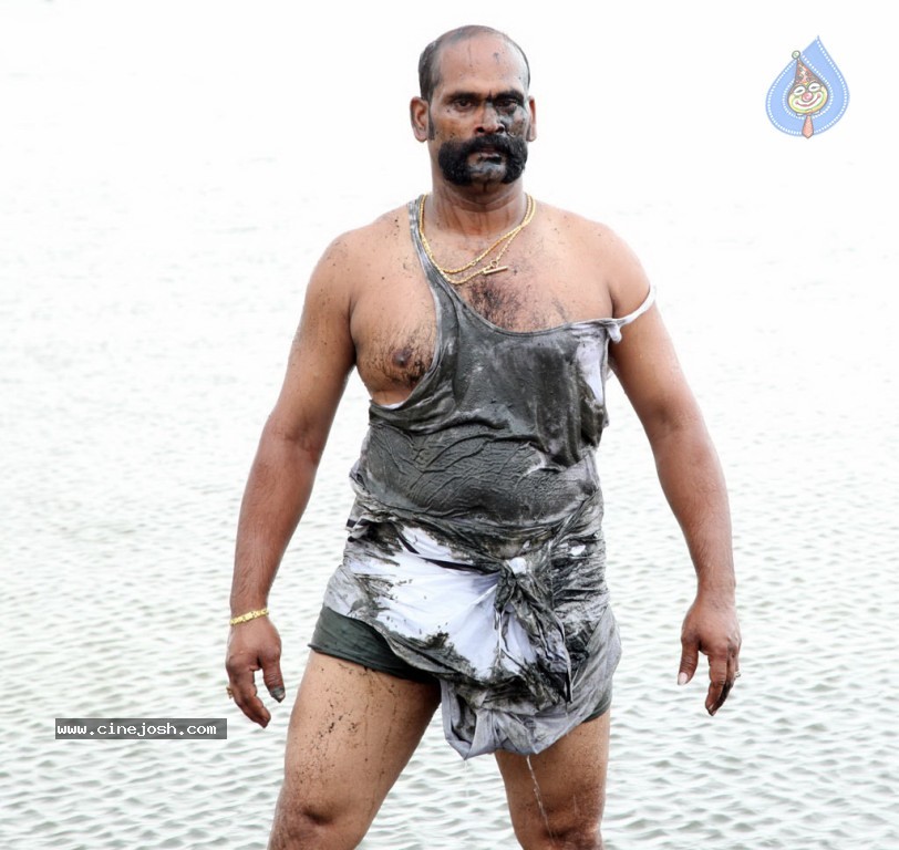Ooratchi Ondriyam Tamil Movie Spicy Stills - 19 / 40 photos
