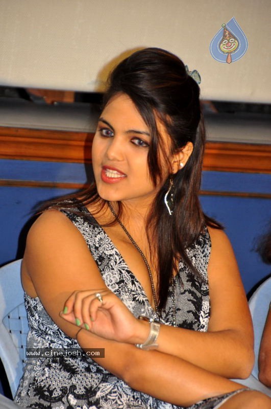 Priyanka Tiwari Hot Stills - 16 / 33 photos