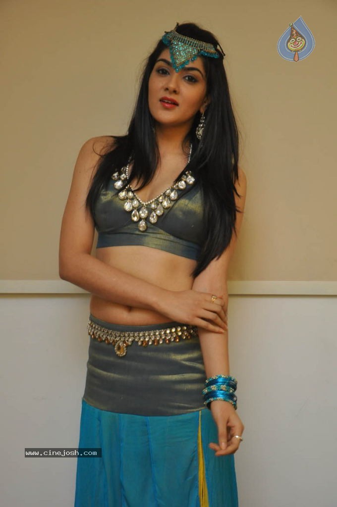 Sakshi Choudary Hot Stills - 10 / 45 photos