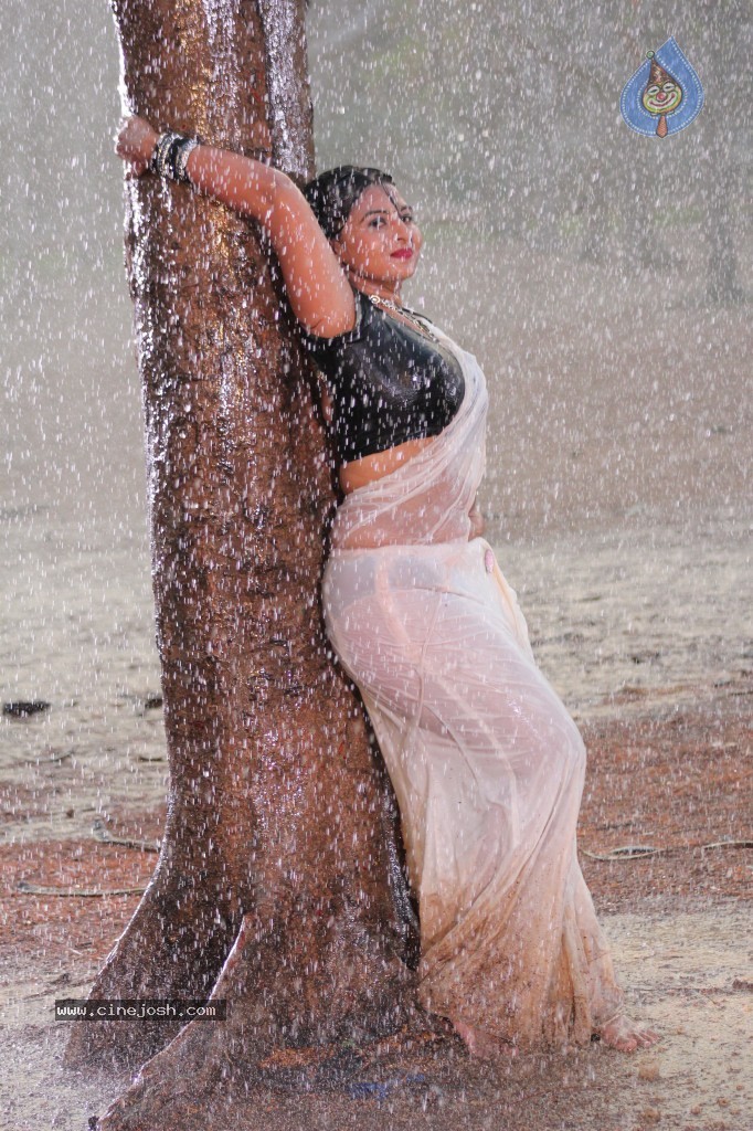 Samvritha Sunil Hot Stills - 11 / 45 photos