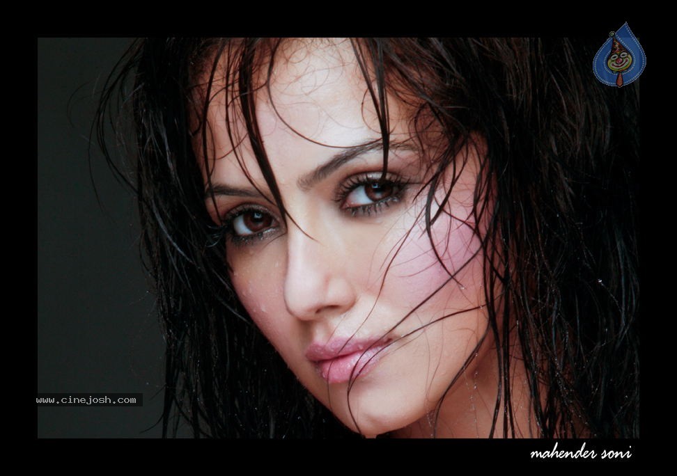 Sana Khan Hot Photos - 10 / 41 photos