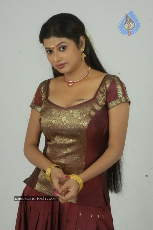 shobana hot