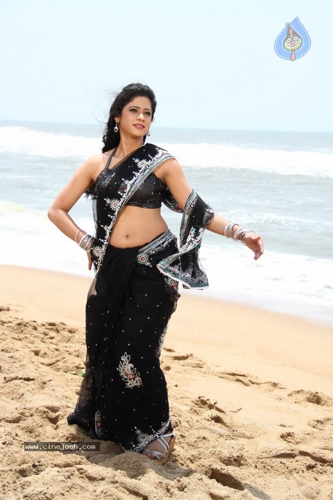 Sutta Pazham Sudatha Pazham Tamil Movie Hot Stills - 10 / 51 photos