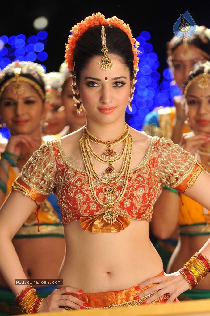 Tamanna New Hot Pics - 18 / 35 photos