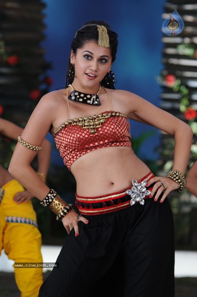 Tapsee Hot Gallery - 19 / 52 photos