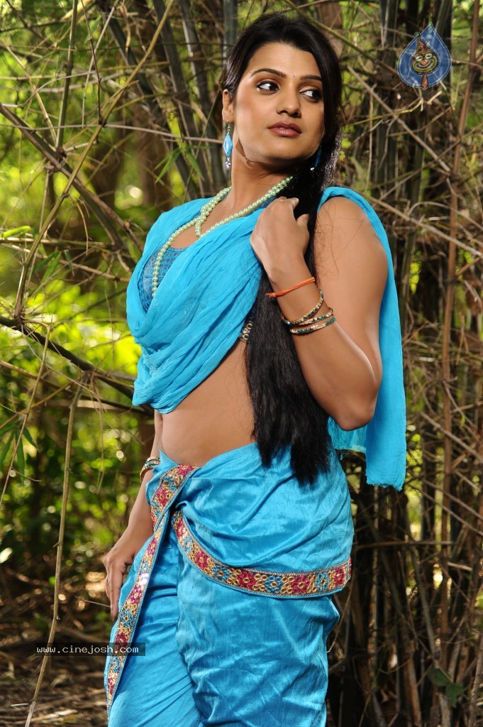 Tashu Kaushik Hot Photos - 18 / 43 photos