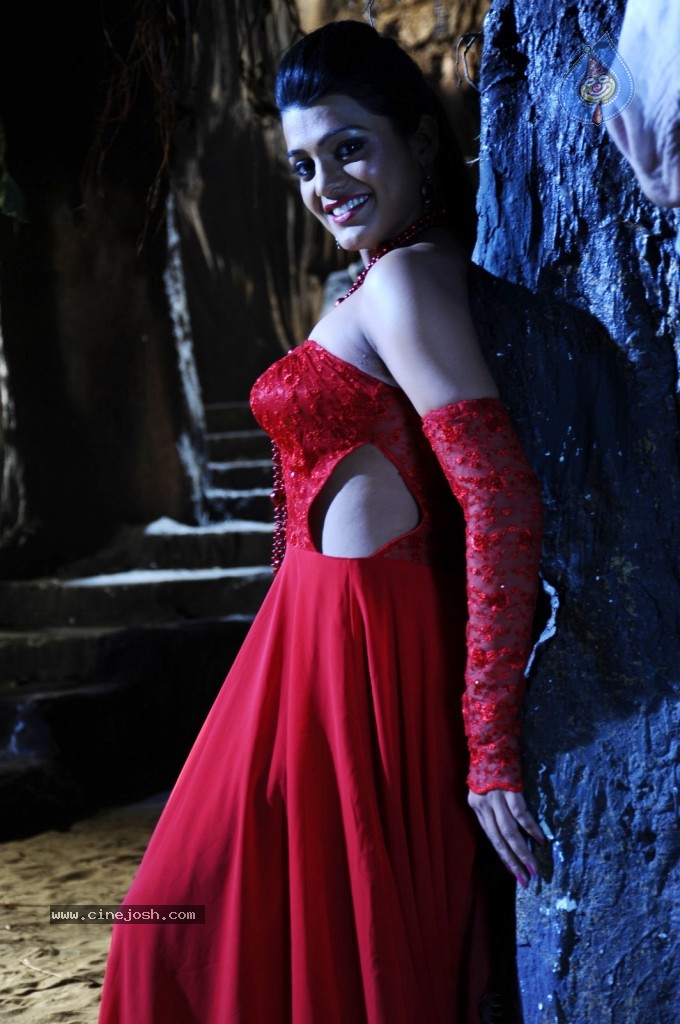 Tashu Kaushik New Spicy Gallery - 17 / 51 photos