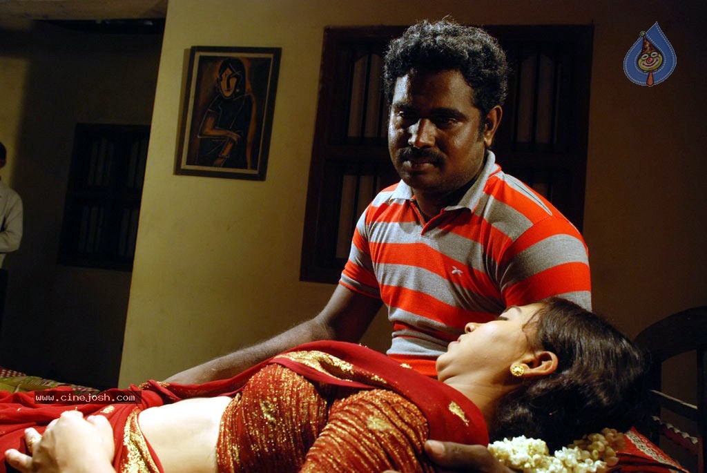 Thenmozhi Thanjavur Movie Hot Stills - 17 / 52 photos