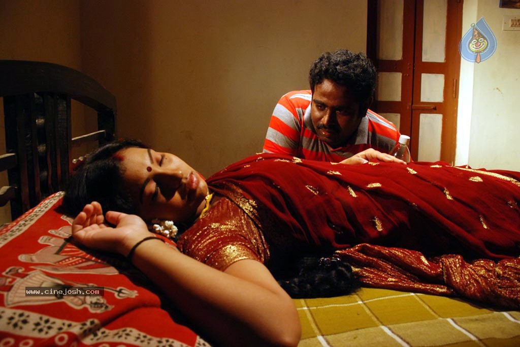 Thenmozhi Thanjavur Movie Hot Stills - 43 / 52 photos