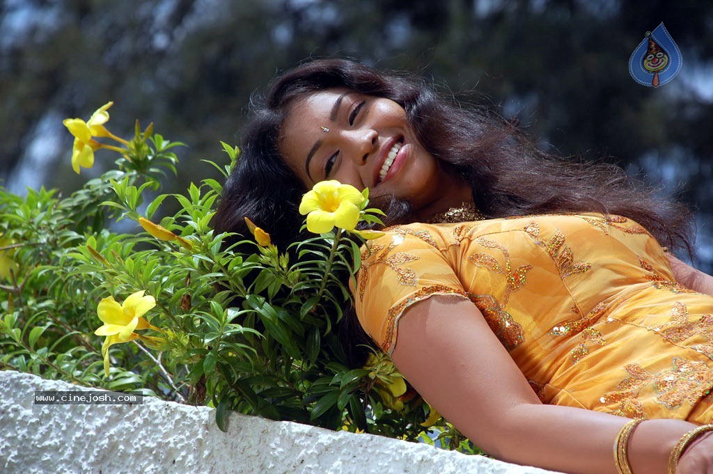 Thenmozhi Thanjavur Movie Hot Stills - 44 / 52 photos