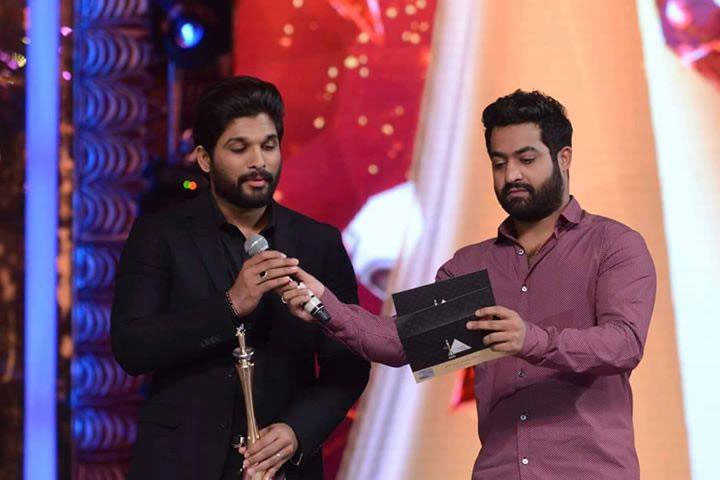 NTR and Allu Arjun Share Same Dais