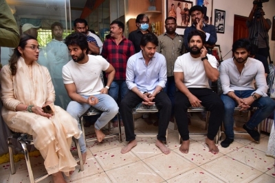 Celebs Pay Condolences to Superstar Krishna 02 - 5 of 113