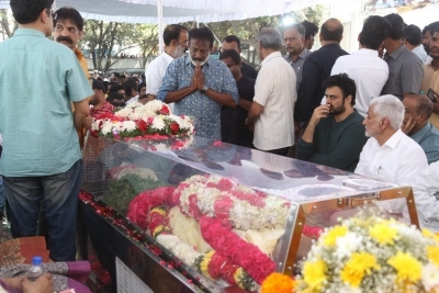 Celebs Pay Final Respect to Taraka Rathna - 12 of 104