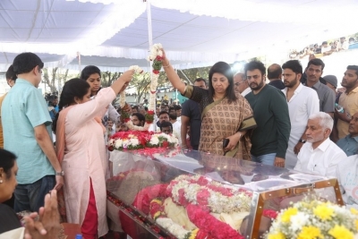 Celebs Pay Final Respect to Taraka Rathna - 13 of 104