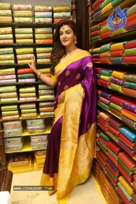 Mehreen launches Chandana Brothers Mall - 19 of 42