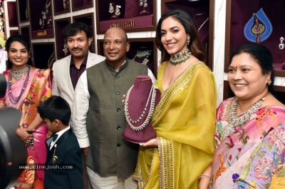 Ritu Varma Launches Emmadi Jewellery - 5 of 18