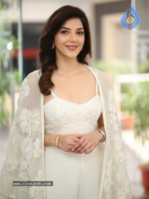 Mehreen Pirzada Photos - 13 of 21