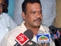 Komatireddy call to ban IPL matches