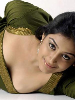 Buxom babe's Heavy 'Touch Me' offer