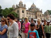 Beggars mock 'Incredible India' slogan