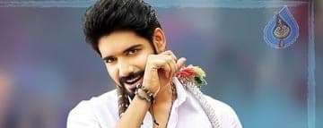 Aatadukundam Raa Review